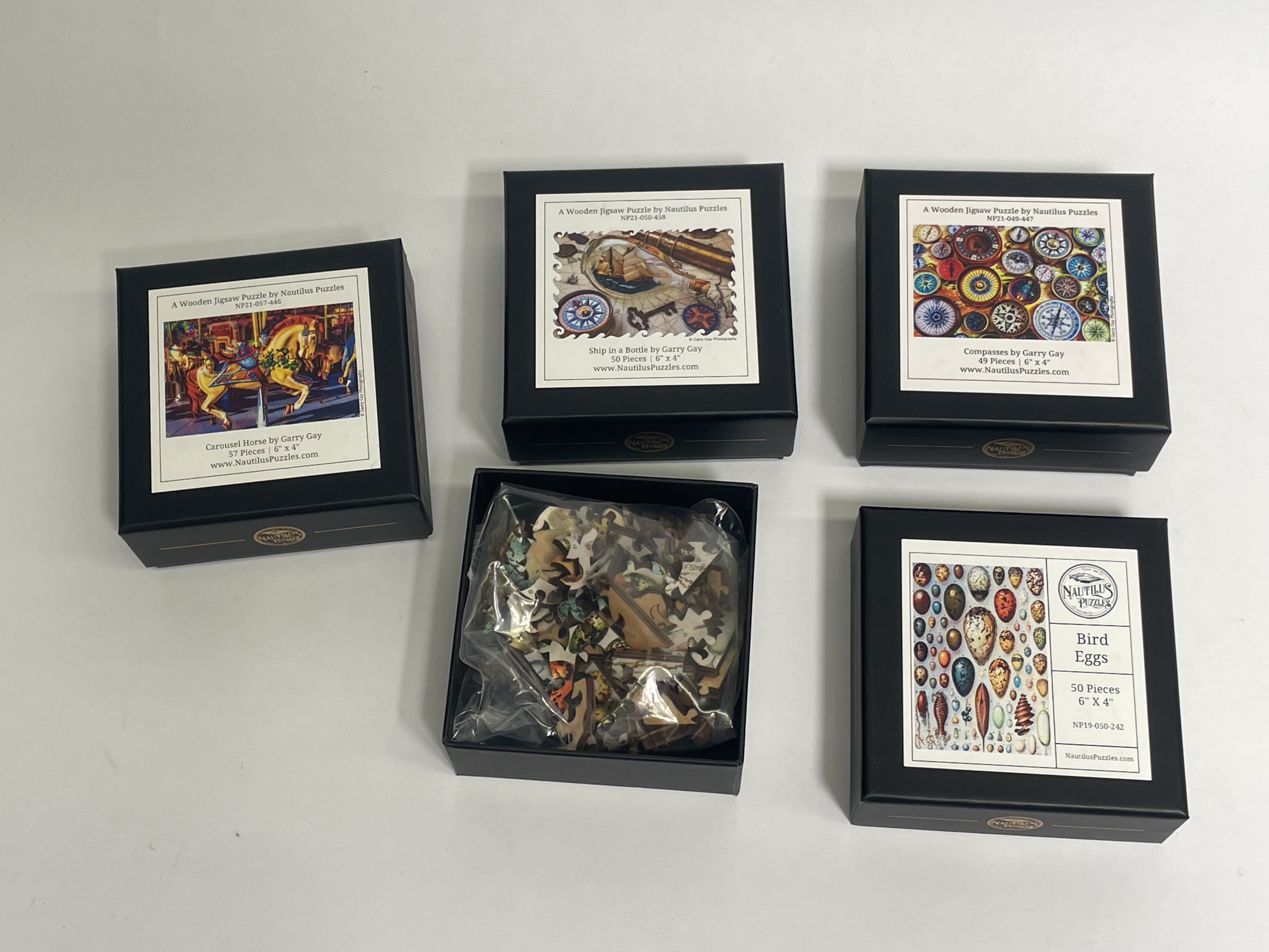 Bag of Four Jigsaw Puzzles Carousel Eggs Compass  img