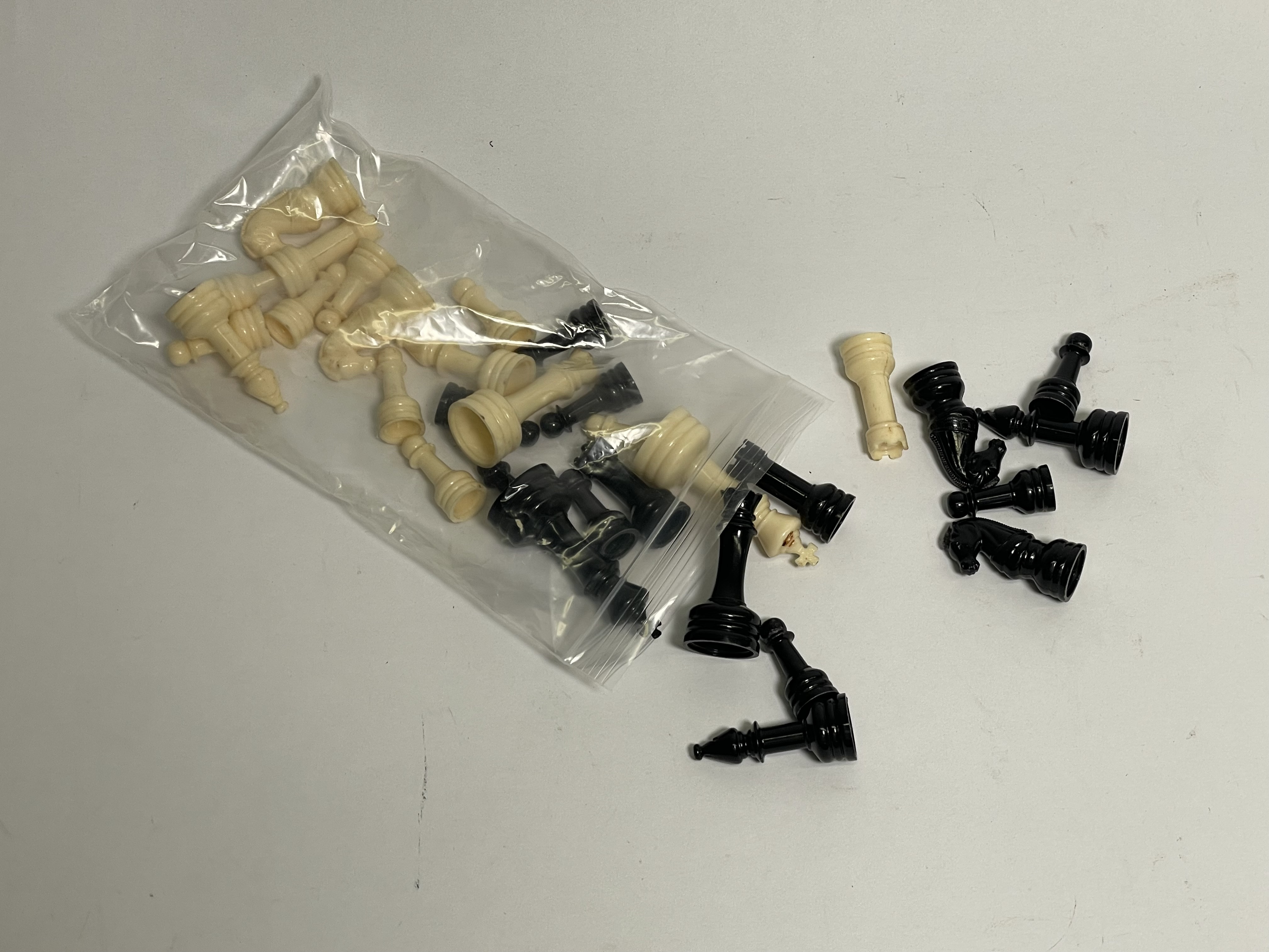 Chess Pieces Set Game img